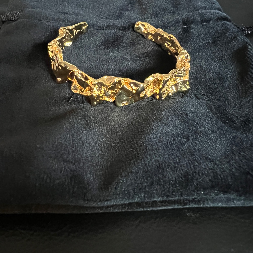 Amber Sceats Emery Bracelet New In Bag Crushed Brass 24k Gold Plating Gorgeous 38$